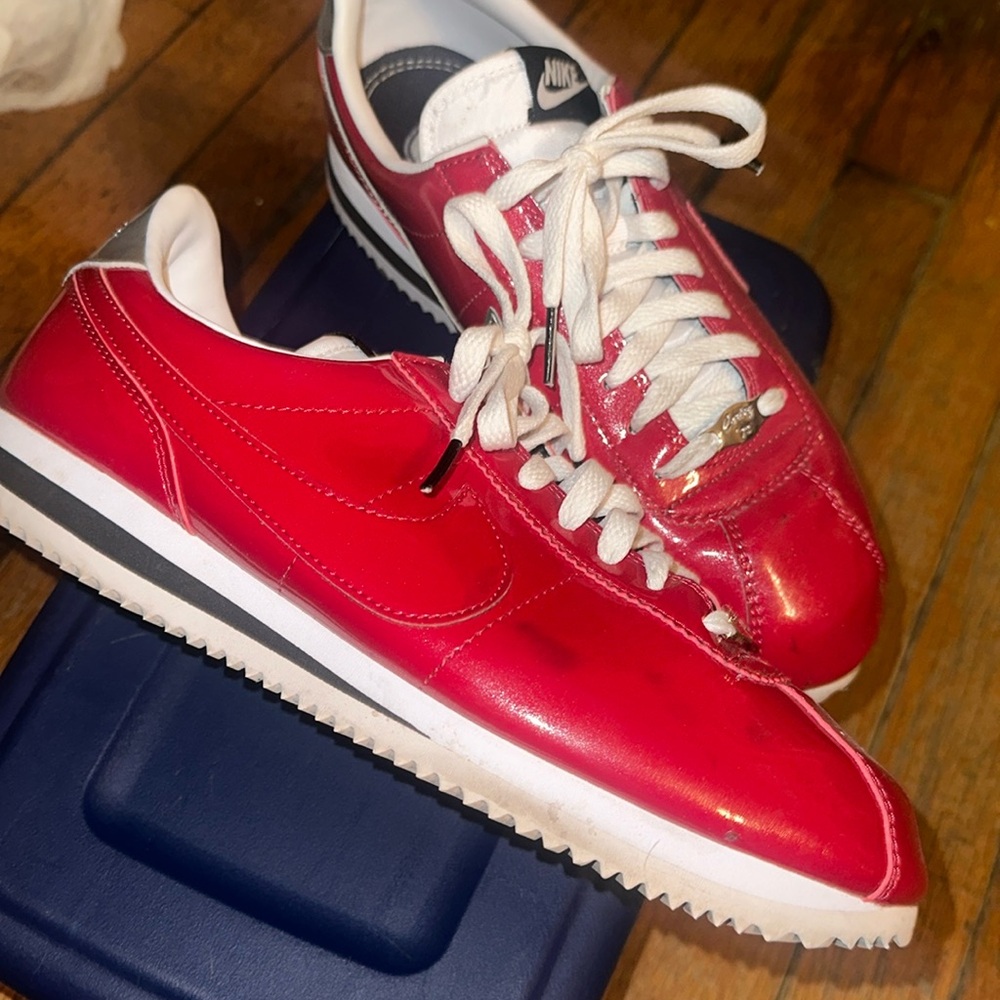 Red nike Cortez